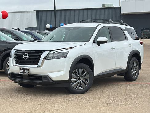 New 2025 Nissan Pathfinder SV image 2
