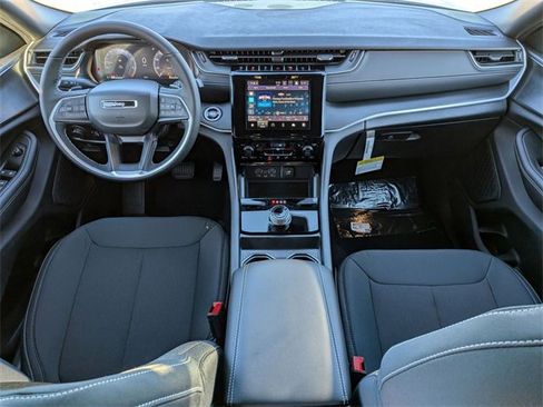 New 2025 Jeep Grand Cherokee Laredo X w/ Luxury Tech Group I image 27