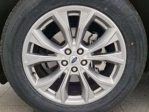 Used 2021 Ford Explorer Limited w/ Equipment Group 301A AWD/4WD image 31