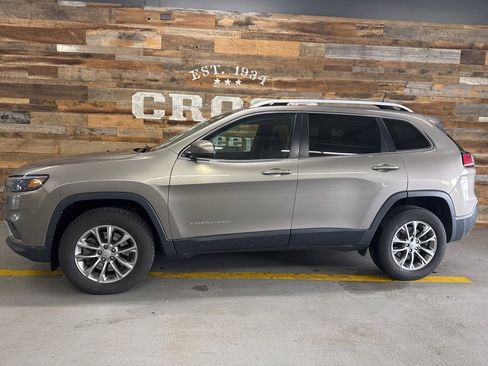 Used 2020 Jeep Cherokee Latitude Plus w/ Cold Weather Group image 11