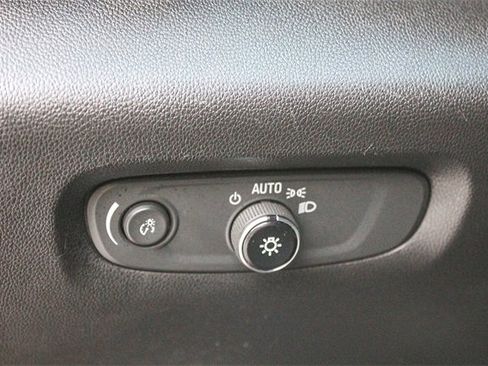 Used 2023 Chevrolet Traverse LT image 30