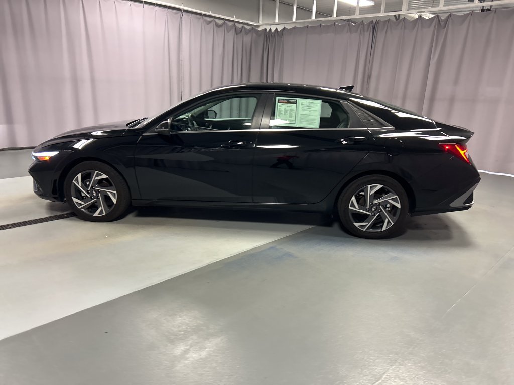 Used 2026 Hyundai Elantra Limited FWD image 4