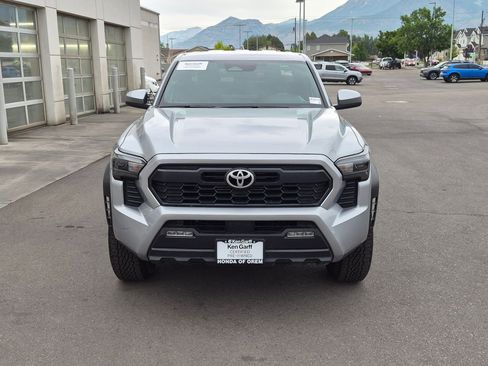 Used 2025 Toyota Tacoma TRD Off-Road AWD/4WD image 12
