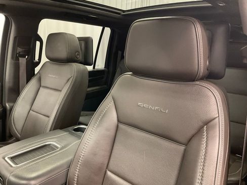 Used 2021 GMC Yukon XL Denali w/ Denali Ultimate Package AWD/4WD image 13