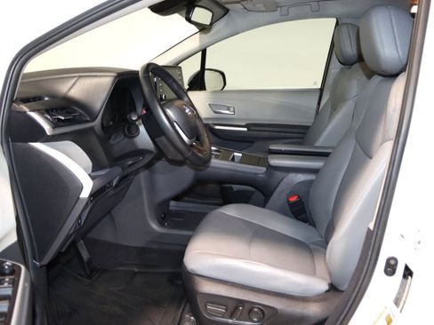 Used 2023 Toyota Sienna XLE image 30