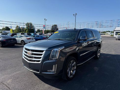 Used 2019 Cadillac Escalade ESV Luxury RWD image 11