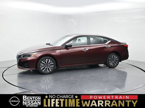 Used 2024 Nissan Altima 2.5 SV FWD image 1