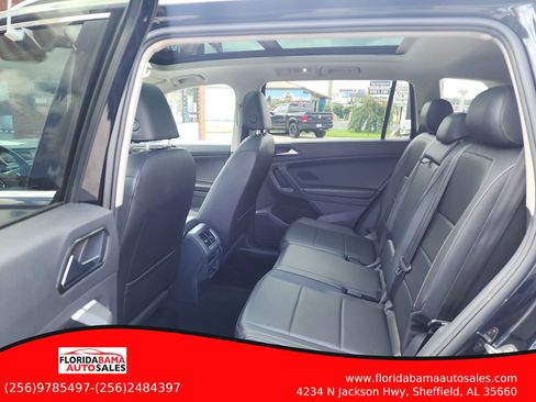 Used 2018 Volkswagen Tiguan SEL AWD/4WD image 12