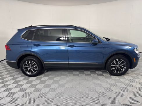 Used 2020 Volkswagen Tiguan SE w/ Panoramic Sunroof Package image 4