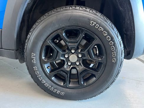 Used 2020 Jeep Cherokee Trailhawk w/ Cold Weather Group image 16