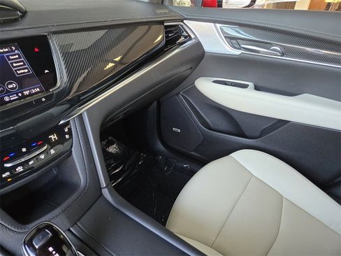 Used 2024 Cadillac XT6 Sport w/ Technology Package image 31
