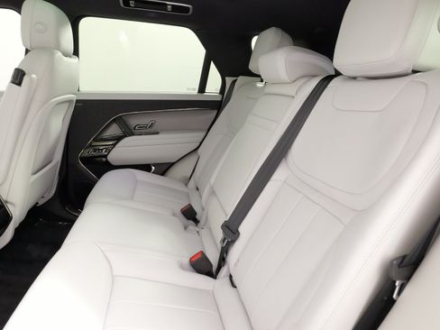 Used 2025 Land Rover Range Rover Sport AWD/4WD image 35