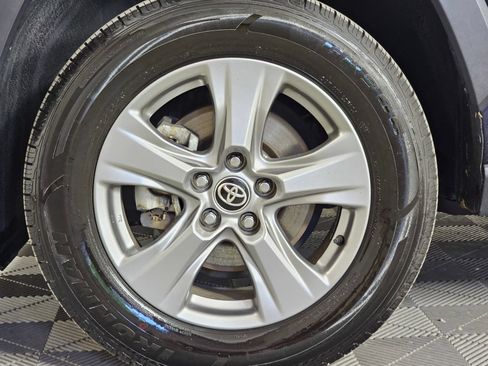Used 2024 Toyota RAV4 XLE FWD image 35