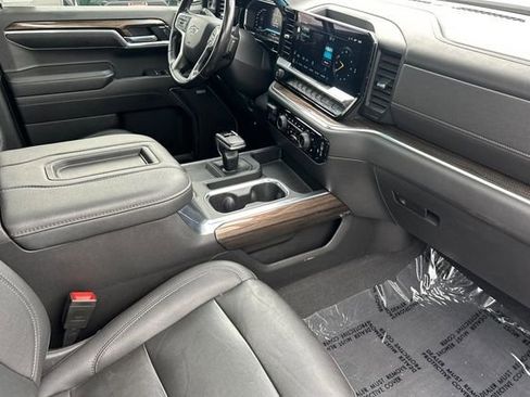 Used 2022 Chevrolet Silverado 1500 LT Trail Boss w/ Convenience Package II image 17