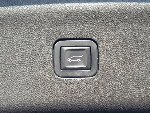 Used 2018 Buick Enclave Essence image 14