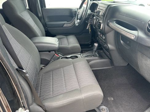 Used 2011 Jeep Wrangler Unlimited Sport image 20