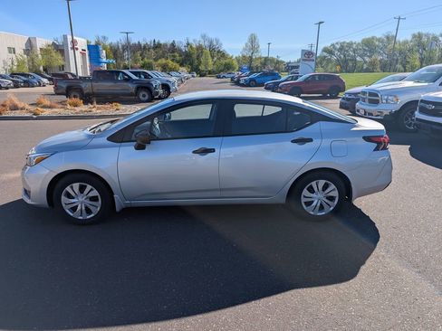 Used 2023 Nissan Versa S FWD image 2