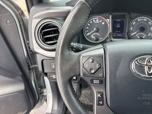 Used 2020 Toyota Tacoma TRD Off-Road image 17
