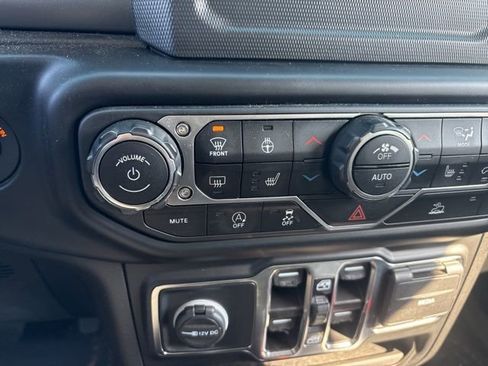 Used 2022 Jeep Gladiator Willys image 28