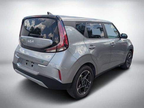 Used 2024 Kia Soul EX w/ Option Group 015 FWD image 3