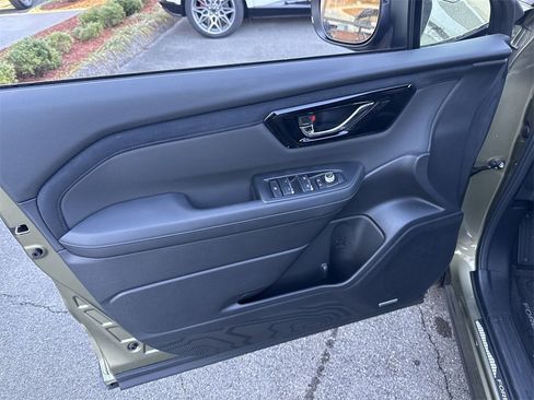 Used 2025 Subaru Forester Limited image 25