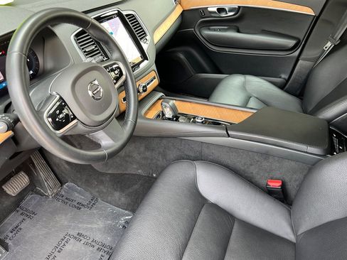Used 2023 Volvo XC90 B5 Plus AWD/4WD image 11