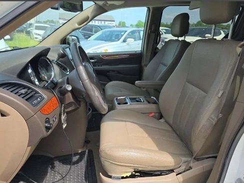 Used 2015 Chrysler Town & Country Touring-L w/ Driver Convenience Group FWD image 18