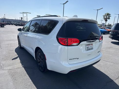 Certified 2020 Chrysler Pacifica Limited w/ Quick Oder Package 2EV RED-S FWD image 5