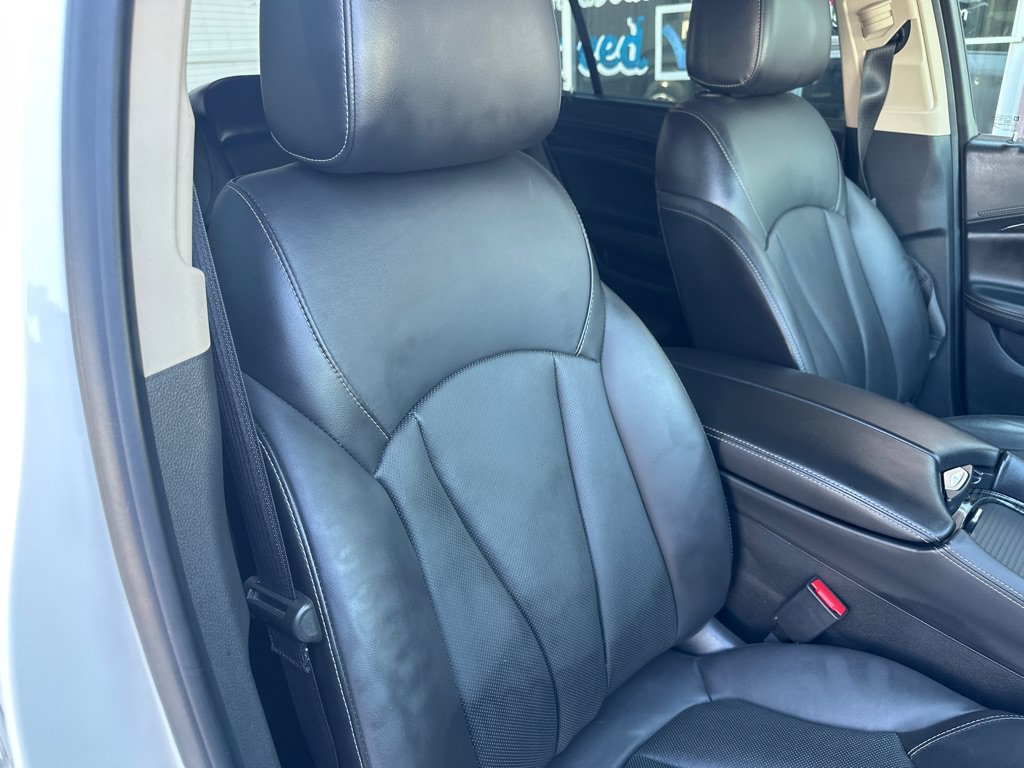 Used 2018 Buick Envision Essence FWD image 11