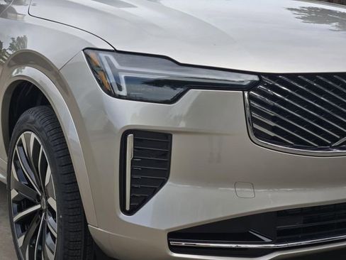 Used 2025 Volvo XC90 B5 Core image 11