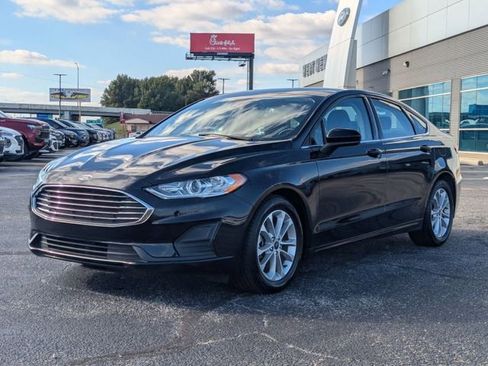 Certified 2020 Ford Fusion SE image 3