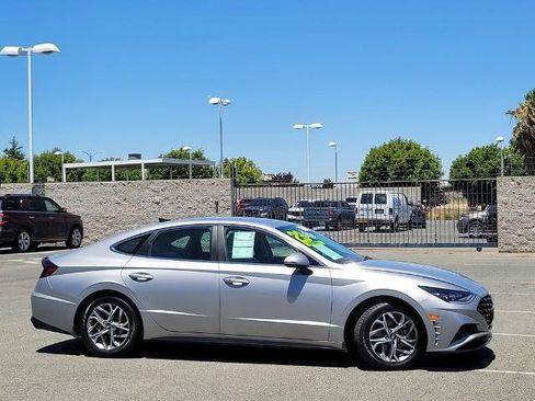 Used 2023 Hyundai Sonata SEL w/ Preferred Accessory Package FWD image 3