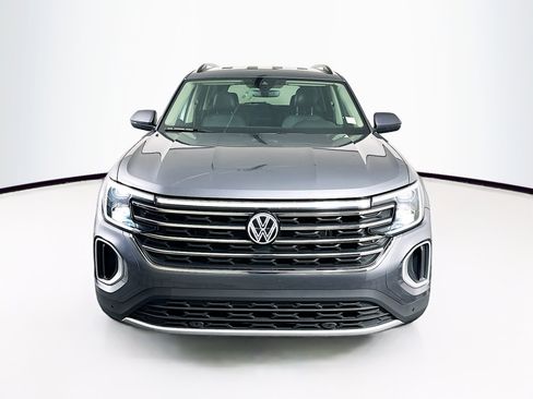 Used 2025 Volkswagen Atlas SE image 2