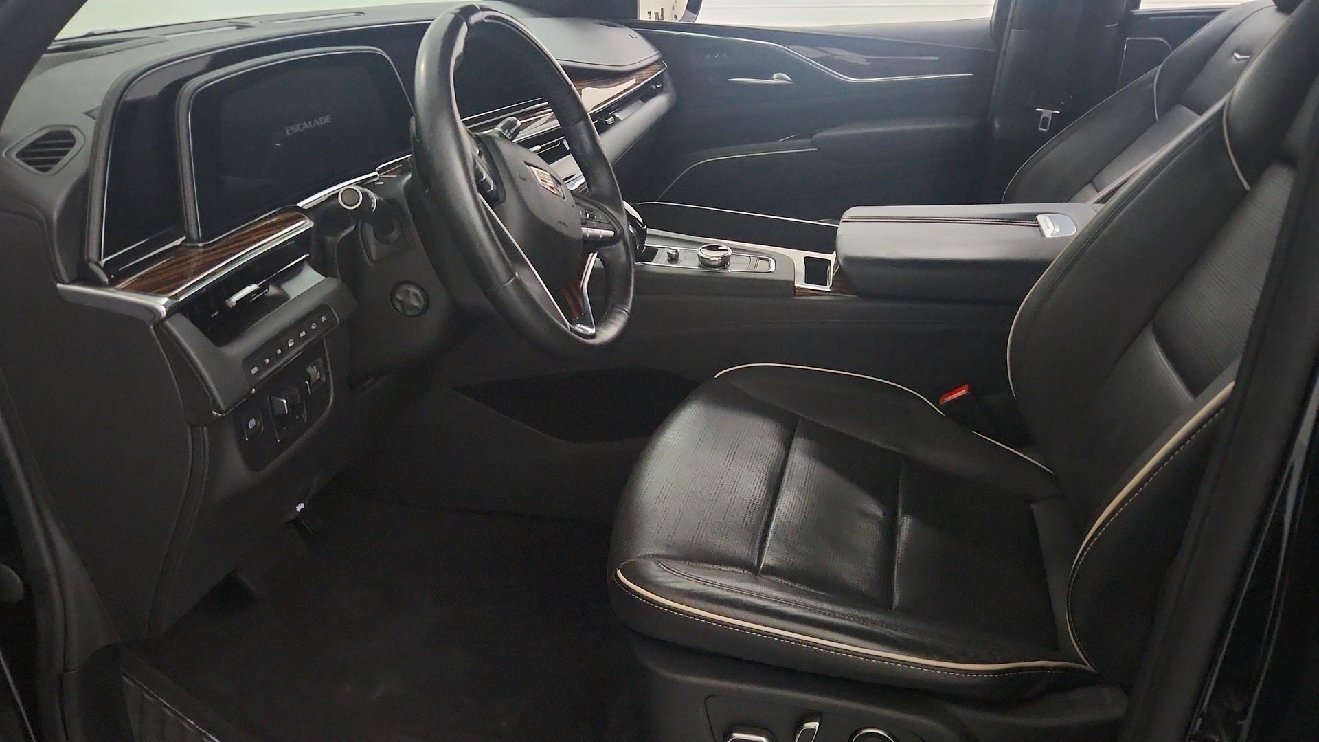 Certified 2023 Cadillac Escalade Premium Luxury w/ LPO, Radiant Package AWD/4WD image 18