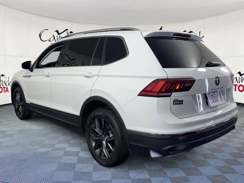 Used 2022 Volkswagen Tiguan SE w/ Panoramic Sunroof Package image 5