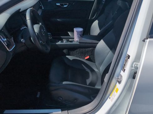 Used 2019 Volvo S60 T6 Momentum w/ Multimedia Package image 5