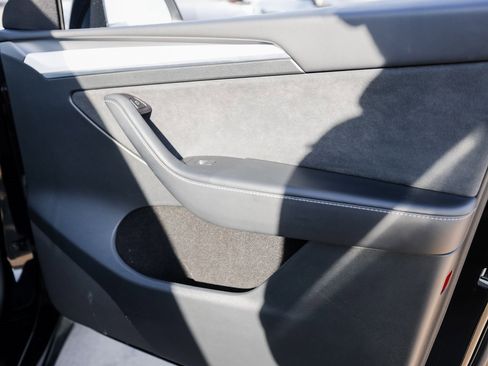 Used 2023 Tesla Model Y Performance image 26