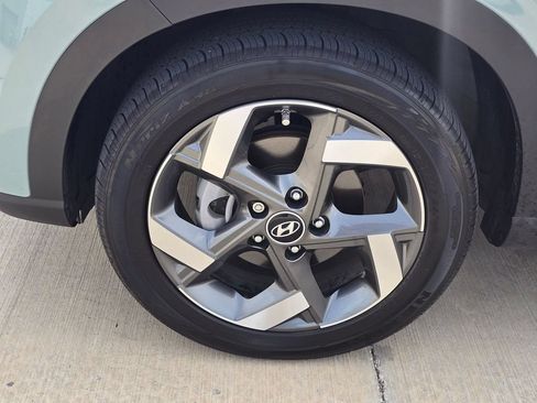 Used 2025 Hyundai Venue SEL FWD image 7