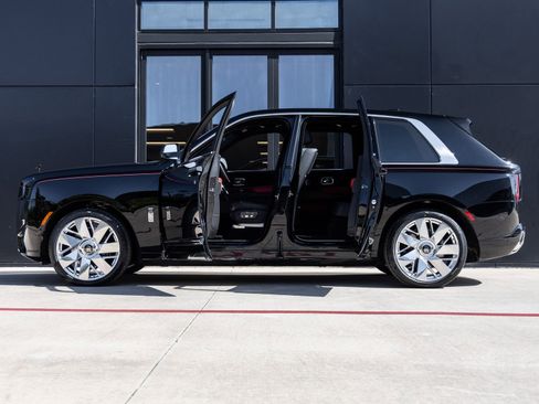 Used 2025 Rolls-Royce Cullinan image 11