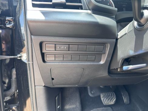 Used 2024 Mitsubishi Outlander ES FWD image 19