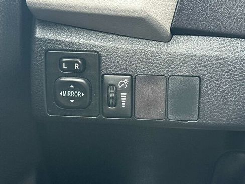 Used 2016 Toyota Corolla LE image 28