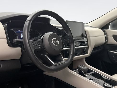 Used 2024 Nissan Pathfinder SL AWD/4WD image 7