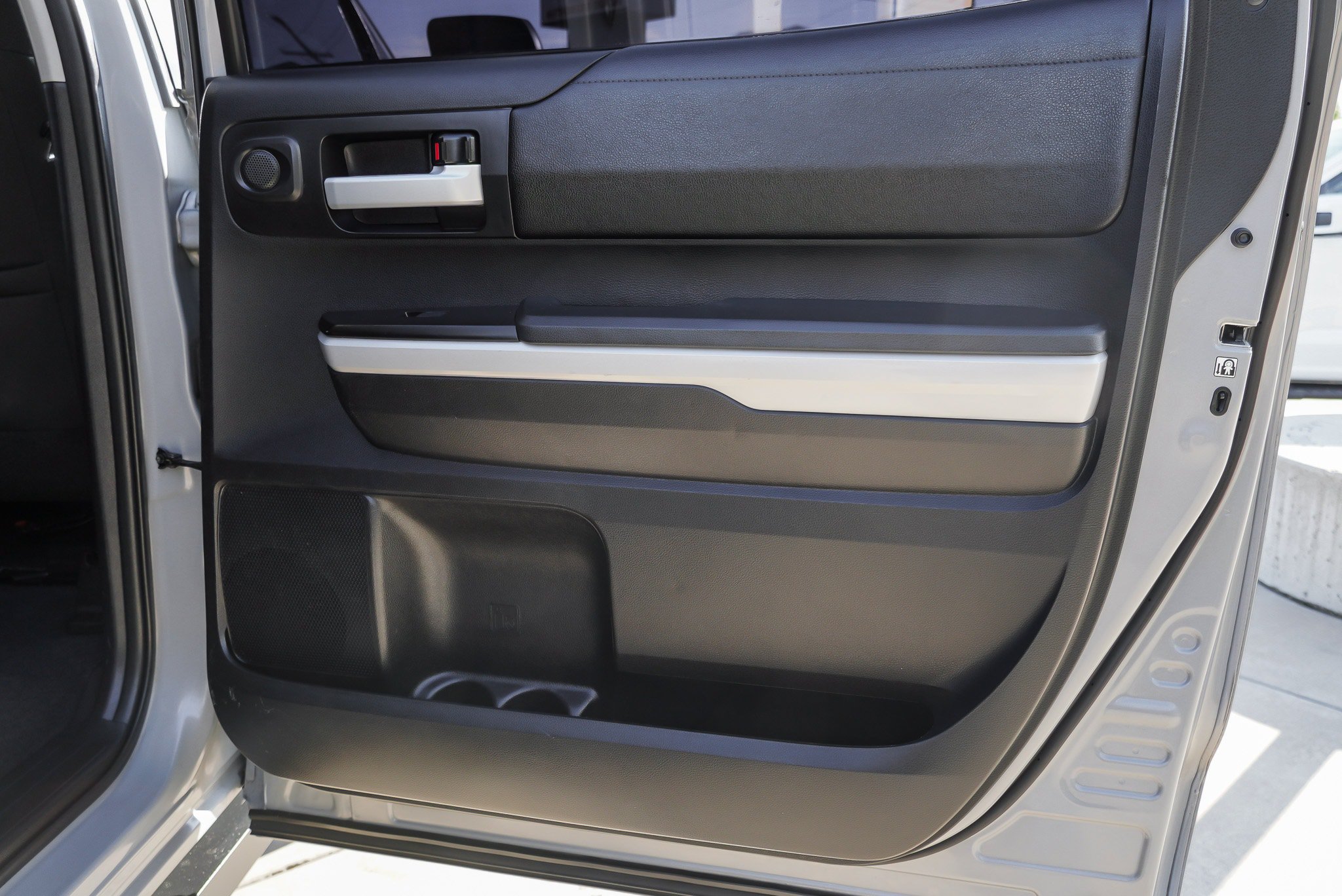 Used 2018 Toyota Tundra SR5 AWD/4WD image 30