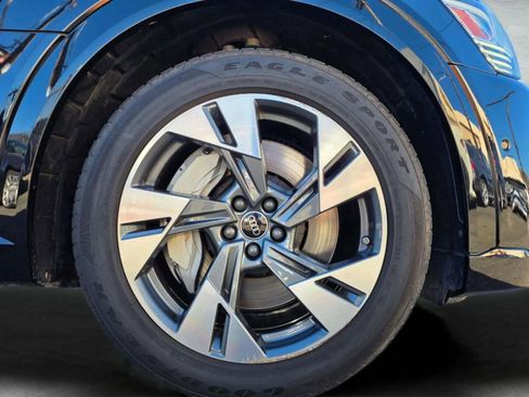 Used 2022 Audi e-tron Premium Plus w/ Premium Plus Package image 11