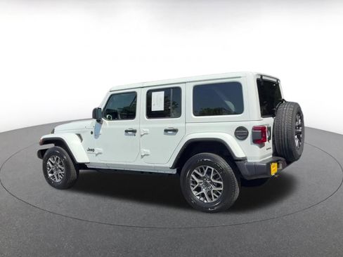 Used 2025 Jeep Wrangler Unlimited Sahara AWD/4WD image 10