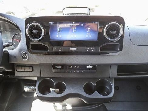 New 2025 Mercedes-Benz Sprinter 2500 image 12