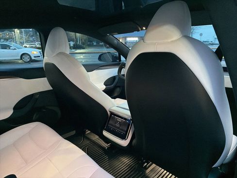 Used 2022 Tesla Model S image 17