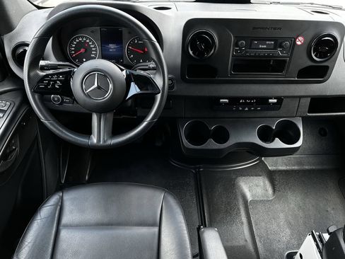 Used 2025 Mercedes-Benz Sprinter 2500 image 13