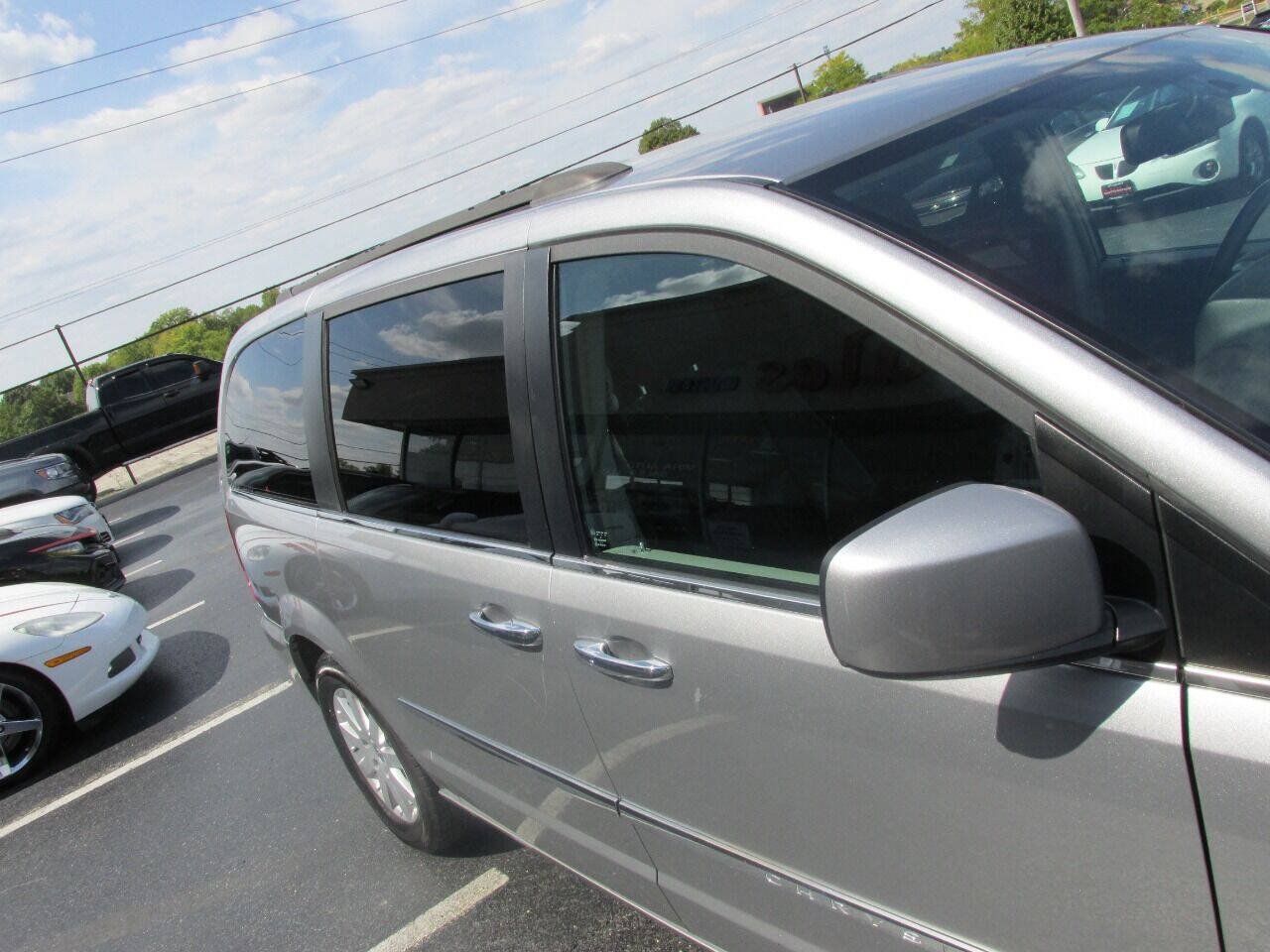 Used 2015 Chrysler Town & Country Touring w/ Driver Convenience Group FWD image 45