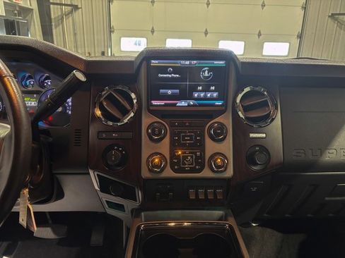 Used 2016 Ford F250 Lariat w/ Lariat Interior Package image 20